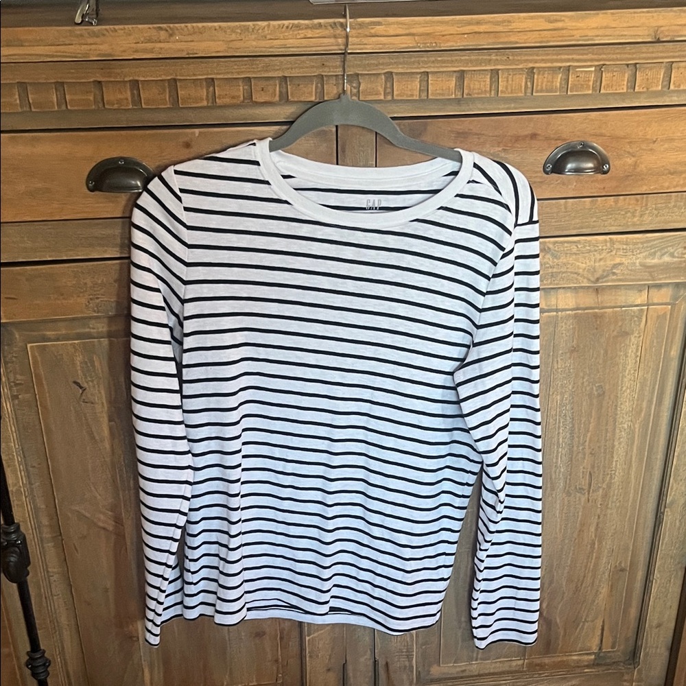 3/$12 Bundle and Save- GAP Black and White Striped Top